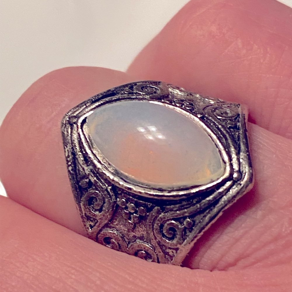 Crystal Moonstone Oval Ring Pearly Opalescent Silvertone Filigree Band Size 8
